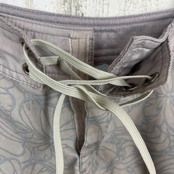 Patagonia Water Girl capri board pant floral print swim surf beach gray size 2 - Picture 6 of 12